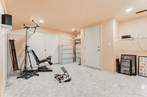 342 Superior Avenue Sw, Calgary, AB - Indoor Photo Showing Gym Room