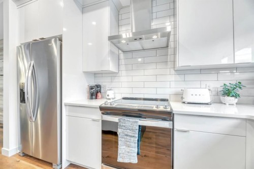 159 Wolf Hollow Park Se, Calgary, AB - Indoor Photo Showing Kitchen