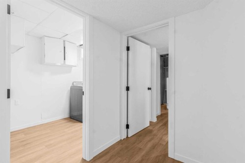 631 58 Street Se, Calgary, AB - Indoor Photo Showing Other Room