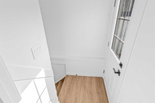 631 58 Street Se, Calgary, AB - Indoor Photo Showing Other Room