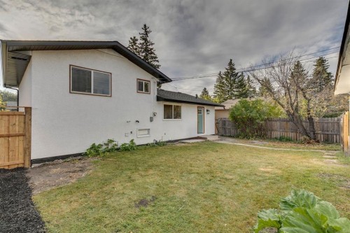 1304 Lake Sylvan Drive Se, Calgary, AB - Outdoor