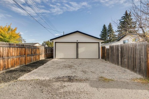 1304 Lake Sylvan Drive Se, Calgary, AB - Outdoor