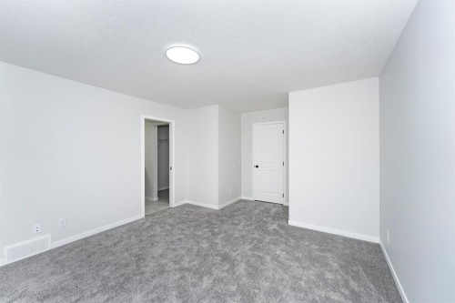 522 Lucas Boulevard Nw, Calgary, AB - Indoor Photo Showing Other Room