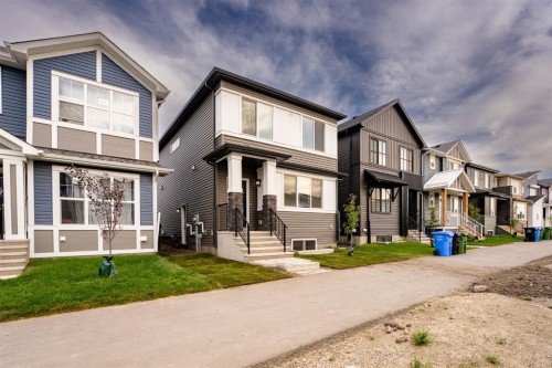 522 Lucas Boulevard Nw, Calgary, AB - Outdoor With Facade