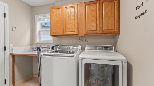 227 Rocky Ridge Close Nw, Calgary, AB - Indoor Photo Showing Laundry Room