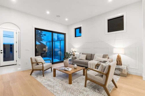 1904 48 Avenue Sw, Calgary, AB - Indoor Photo Showing Living Room