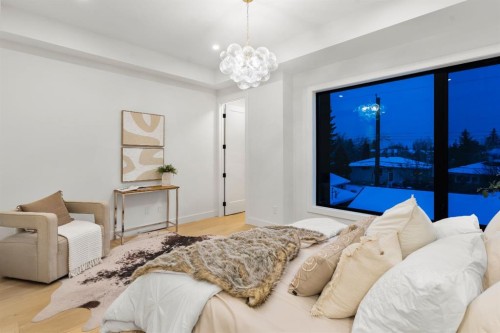 1904 48 Avenue Sw, Calgary, AB - Indoor Photo Showing Bedroom