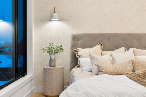 1904 48 Avenue Sw, Calgary, AB - Indoor Photo Showing Bedroom