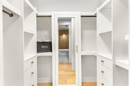 1904 48 Avenue Sw, Calgary, AB - Indoor With Storage