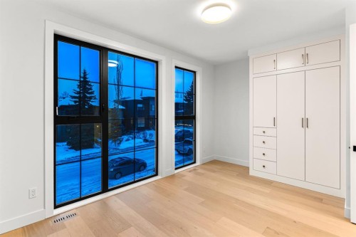 1904 48 Avenue Sw, Calgary, AB - Indoor Photo Showing Other Room