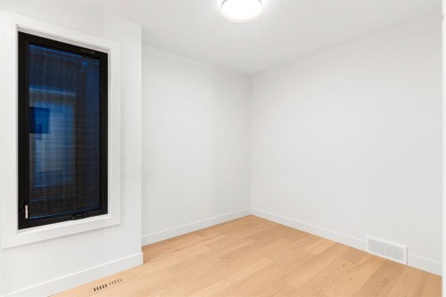 1904 48 Avenue Sw, Calgary, AB - Indoor Photo Showing Other Room