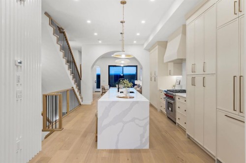 1904 48 Avenue Sw, Calgary, AB - Indoor