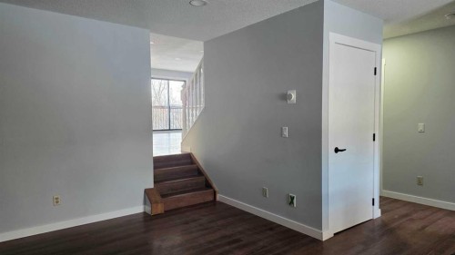 257 Macewan Glen Drive Nw, Calgary, AB - Indoor Photo Showing Other Room