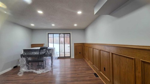 257 Macewan Glen Drive Nw, Calgary, AB - Indoor Photo Showing Other Room