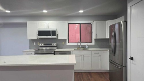257 Macewan Glen Drive Nw, Calgary, AB - Indoor Photo Showing Kitchen