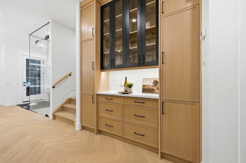 2019 21 Avenue Nw, Calgary, AB - Indoor Photo Showing Other Room