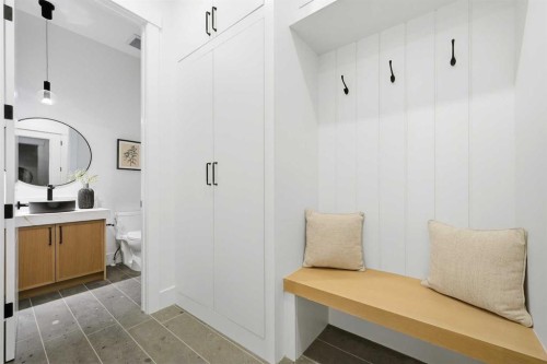 2019 21 Avenue Nw, Calgary, AB - Indoor