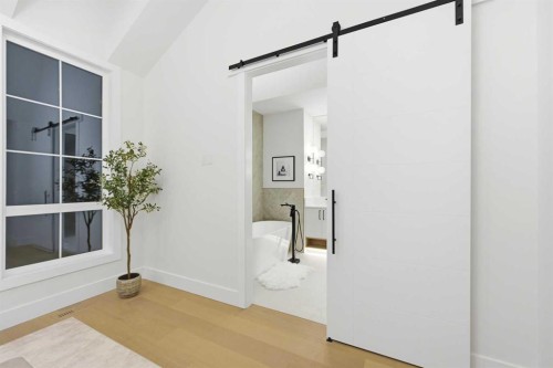 2019 21 Avenue Nw, Calgary, AB - Indoor Photo Showing Other Room