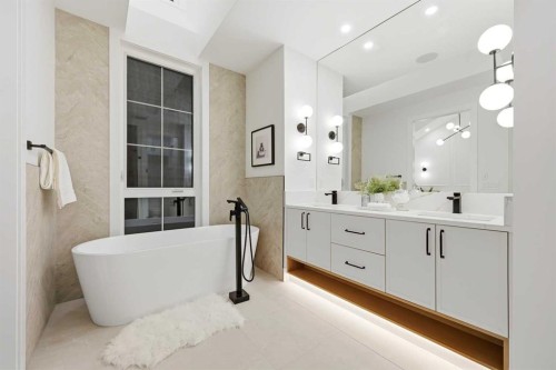 2019 21 Avenue Nw, Calgary, AB - Indoor Photo Showing Bathroom