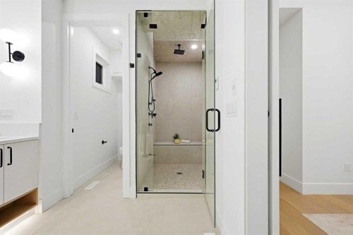 2019 21 Avenue Nw, Calgary, AB - Indoor Photo Showing Other Room