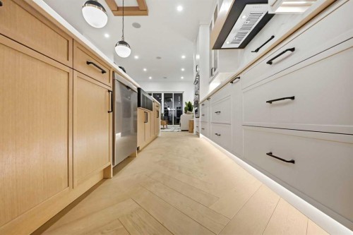 2019 21 Avenue Nw, Calgary, AB - Indoor Photo Showing Other Room