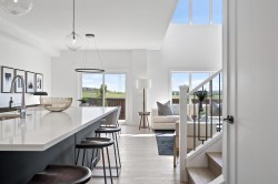 10 Westland Park SW Calgary, AB T3H 0W1