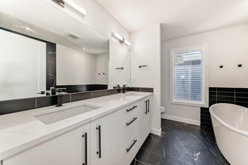 191 Walgrove Manor Se, Calgary, AB - Indoor Photo Showing Bathroom