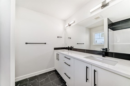 191 Walgrove Manor Se, Calgary, AB - Indoor Photo Showing Bathroom