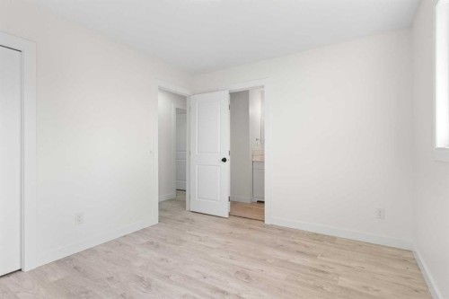 6707 3 Avenue Se, Calgary, AB - Indoor Photo Showing Other Room