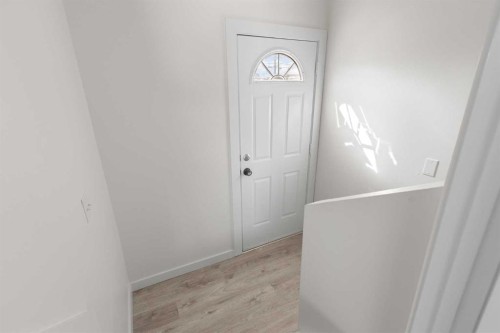 6707 3 Avenue Se, Calgary, AB - Indoor Photo Showing Other Room