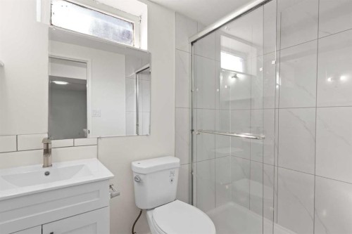 6707 3 Avenue Se, Calgary, AB - Indoor Photo Showing Bathroom