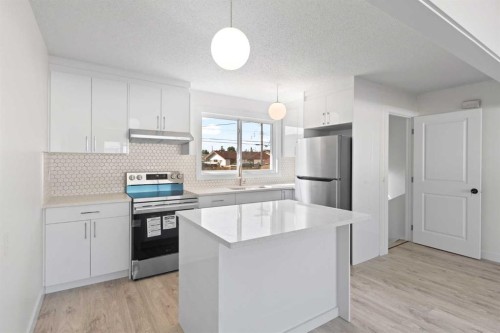 6707 3 Avenue Se, Calgary, AB - Indoor Photo Showing Kitchen With Stainless Steel Kitchen
