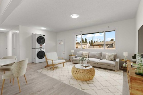 6707 3 Avenue Se, Calgary, AB - Indoor Photo Showing Living Room
