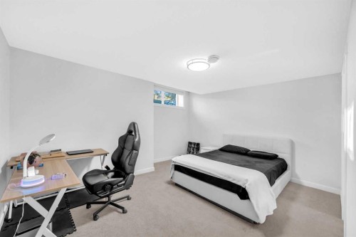 134 Corner Meadows Common Ne, Calgary, AB - Indoor Photo Showing Bedroom