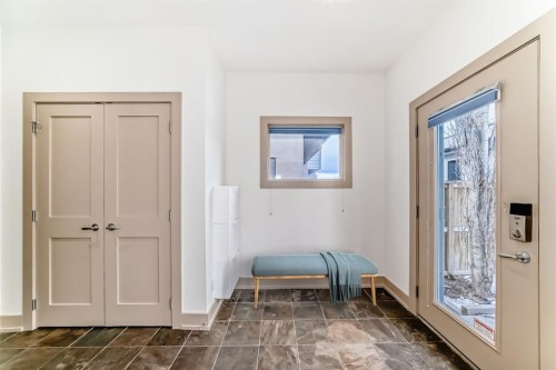 2134 30 Avenue Sw, Calgary, AB - Indoor Photo Showing Other Room