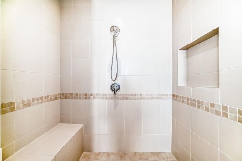 2134 30 Avenue Sw, Calgary, AB - Indoor Photo Showing Bathroom