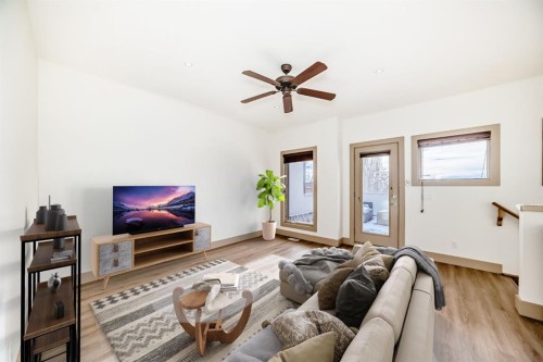 2134 30 Avenue Sw, Calgary, AB - Indoor Photo Showing Other Room