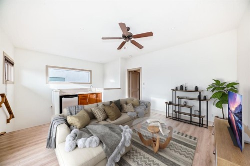 2134 30 Avenue Sw, Calgary, AB - Indoor Photo Showing Living Room