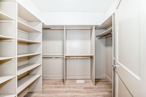 2134 30 Avenue Sw, Calgary, AB - Indoor With Storage