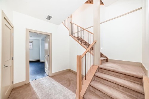 2134 30 Avenue Sw, Calgary, AB - Indoor Photo Showing Other Room