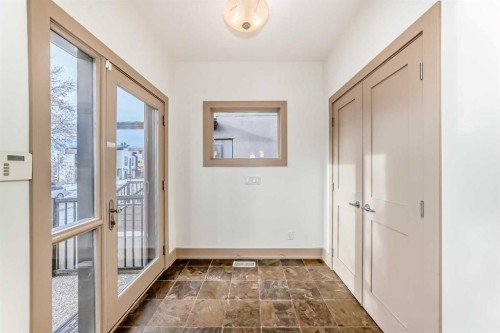 2134 30 Avenue Sw, Calgary, AB - Indoor Photo Showing Other Room