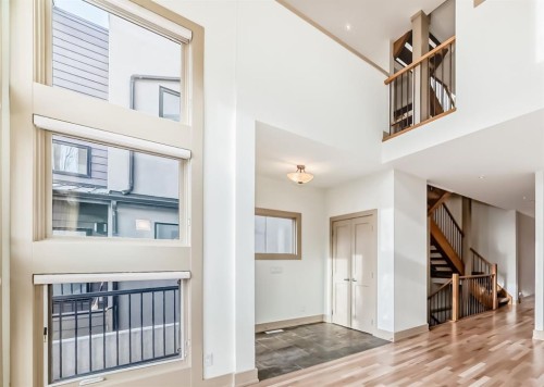 2134 30 Avenue Sw, Calgary, AB - Indoor Photo Showing Other Room