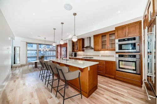2134 30 Avenue Sw, Calgary, AB - Indoor Photo Showing Kitchen With Stainless Steel Kitchen With Upgraded Kitchen