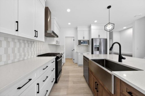 392 Carringvue Place Nw, Calgary, AB - Indoor Photo Showing Kitchen With Upgraded Kitchen