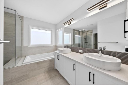 392 Carringvue Place Nw, Calgary, AB - Indoor Photo Showing Bathroom