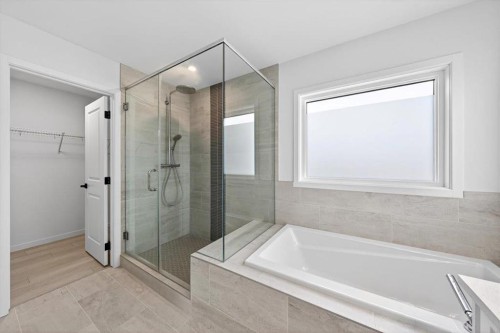 392 Carringvue Place Nw, Calgary, AB - Indoor Photo Showing Bathroom