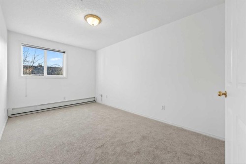 210-165 Manora Place Ne, Calgary, AB - Indoor Photo Showing Other Room