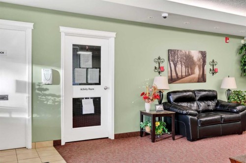 210-165 Manora Place Ne, Calgary, AB - Indoor