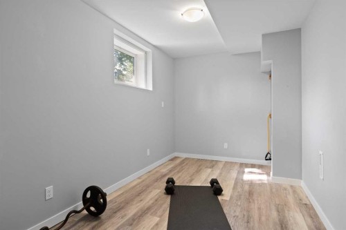228 Lynnwood Drive Se, Calgary, AB - Indoor Photo Showing Other Room