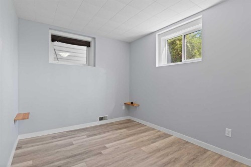 228 Lynnwood Drive Se, Calgary, AB - Indoor Photo Showing Other Room